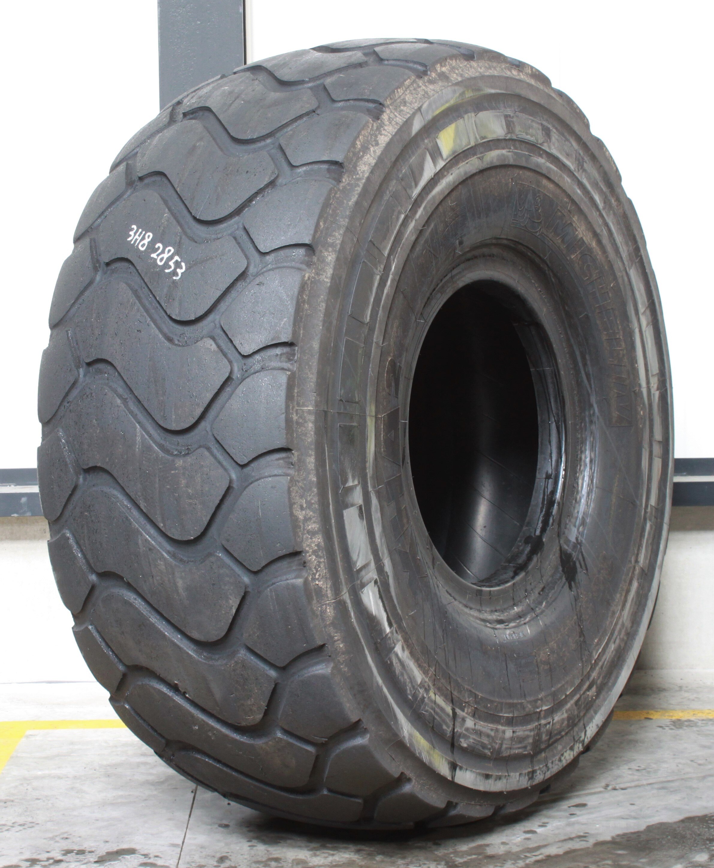 26 5R25 USED MICHELIN XHA2 209A2 L 3 TL 15MM 37 3H8 2853 REGROOVED