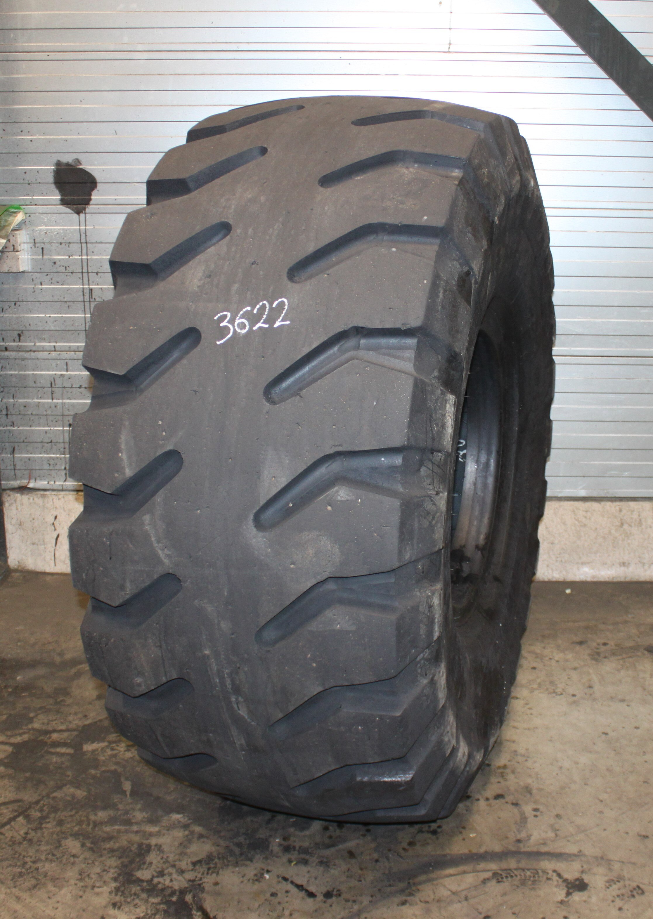 R Used Michelin X Mine D L Tl Mm Regrooved Cosm Rep