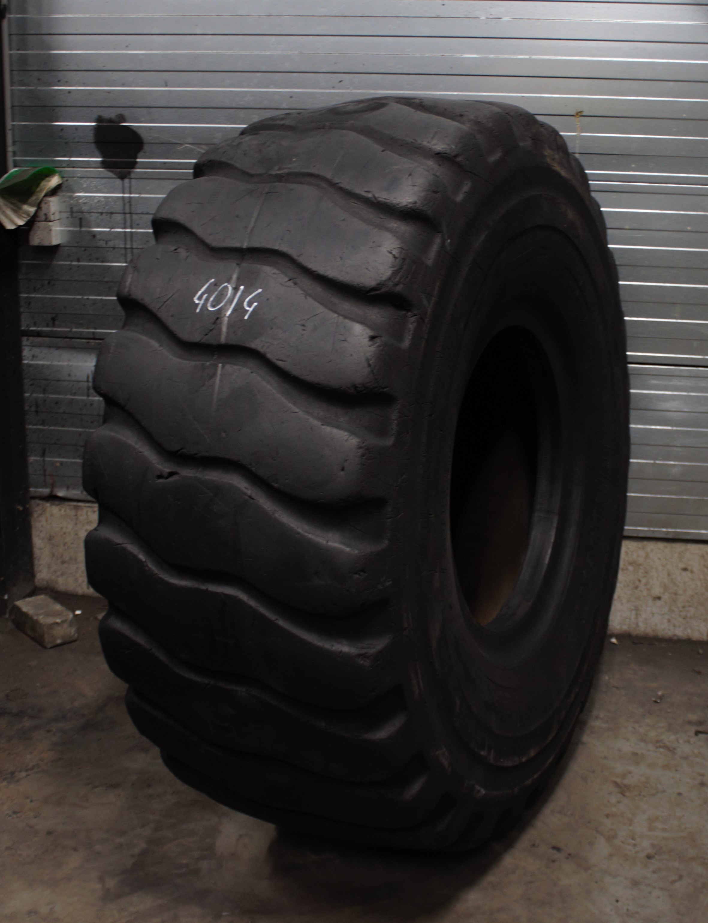 R Used Bridgestone Vlt A B E L Tl Mm Rep