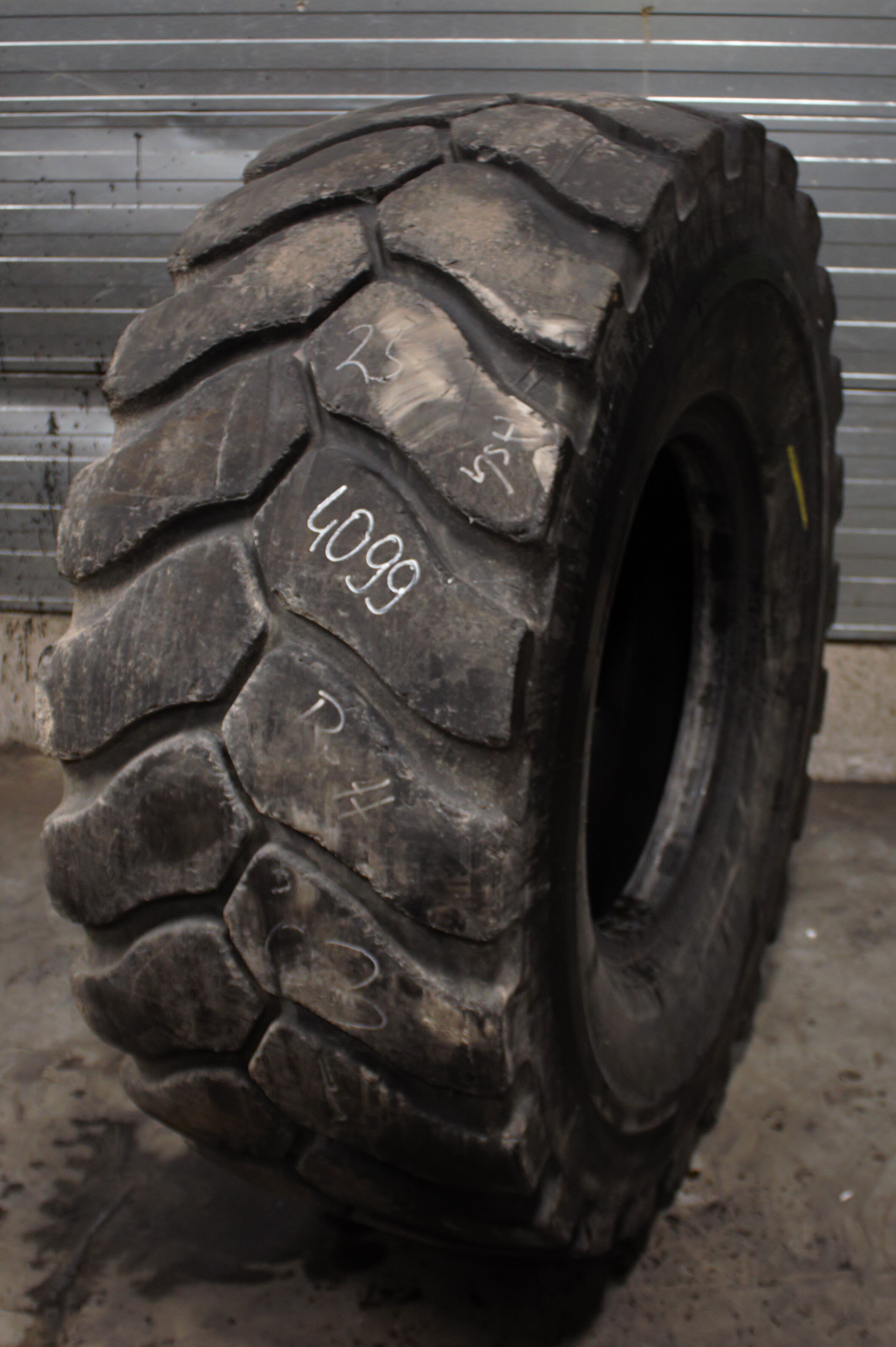 20 5R25 USED MICHELIN XLD D2 L 5 TL 28MM 38 NO REP 4099 Heuver