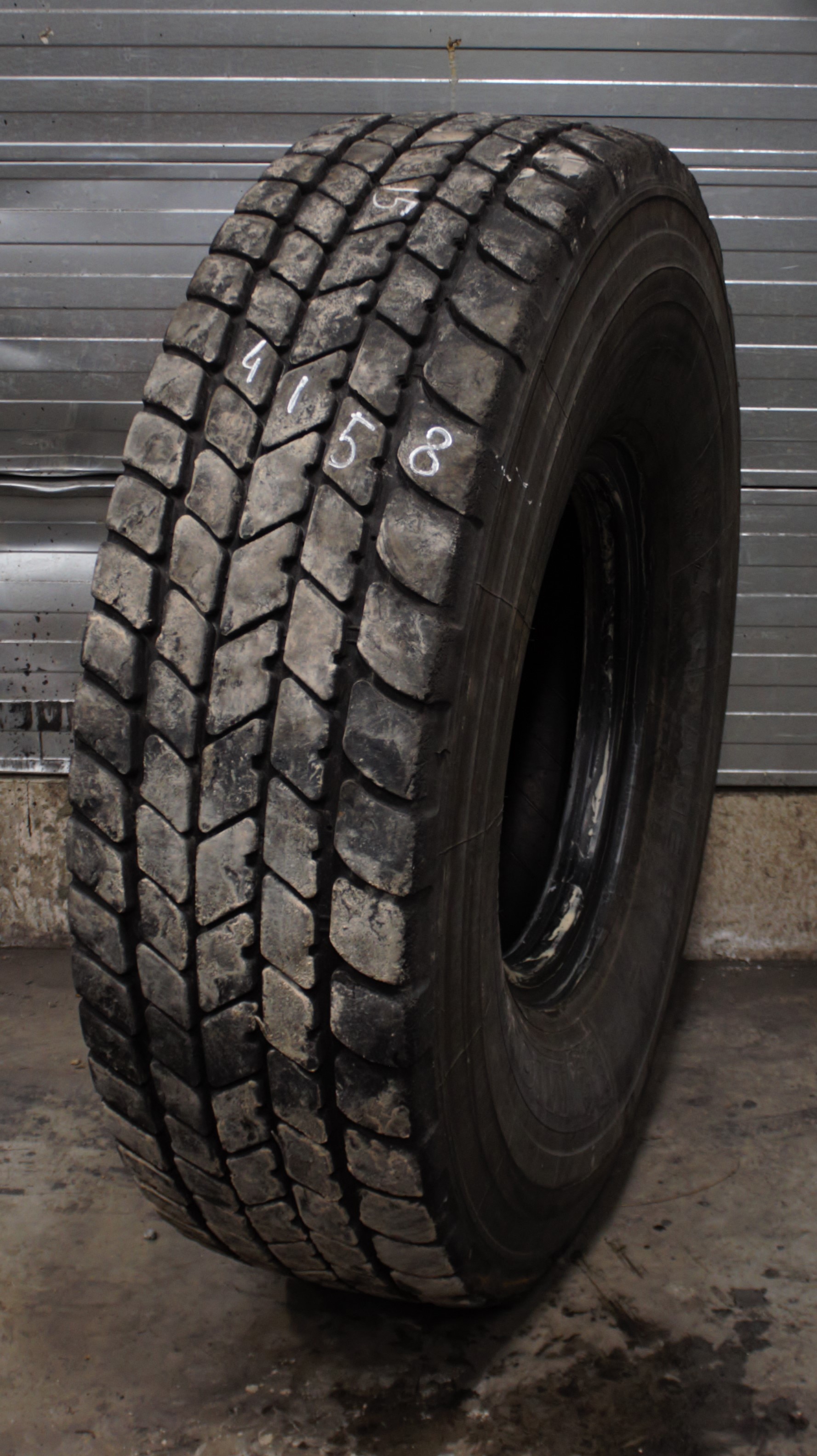 445 95R25 USED MICHELIN X CRANE E 2 TL 15MM 60 NO REP 4158 Heuver