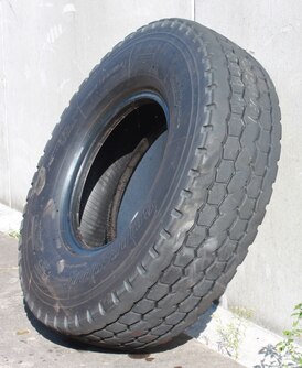 385/95R25 USED BRIDGESTONE VHS *** TL 13MM 54% A12261 NO REP