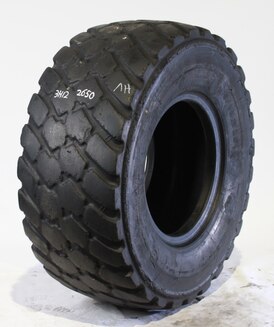 555/70R25 USED MICHELIN XLD 182A2 L-3 TL 13MM 38% 3H12-2650 2X REP + SMALL DAMAGES ON SI