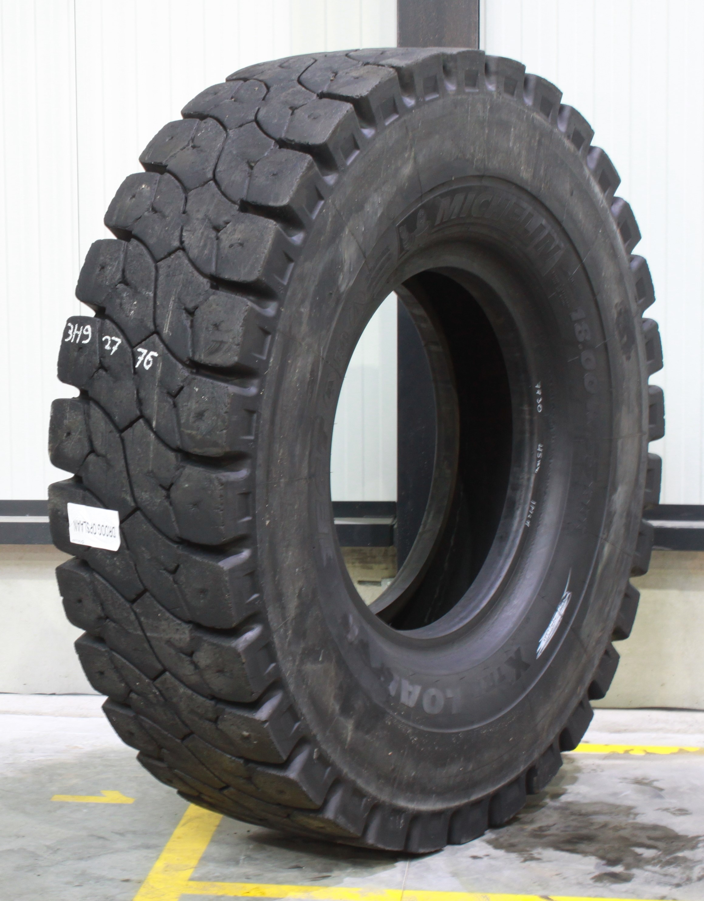 18.00R33 USED MICHELIN XTRA LOAD PROTECT A4 *** E-4 TL 47MM 75% 3H9 ...