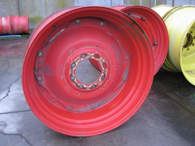 16x38 WHEEL USED RED 221-275-8 A3 ET V6363 VERSTELBAAR FENDT 8 LIPS ...
