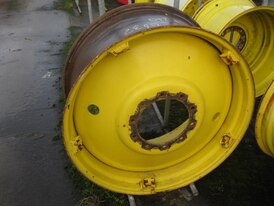 18-38 WIEL GEBRUIKT GEEL 281-335-10 Ø24 ET+210 V6632 VAST JD 1 KANT GELAST