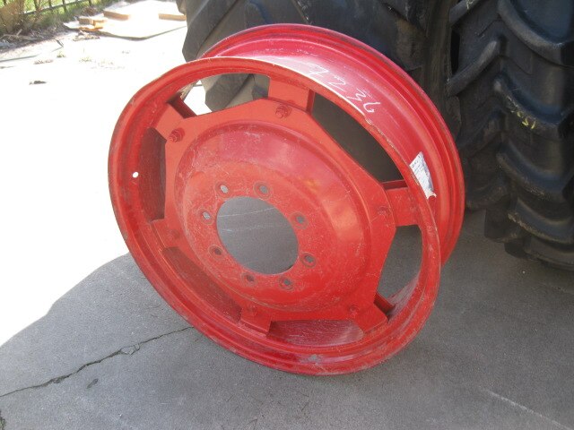 10x32 WHEEL USED FENDT RED 221-275-8 A2 ET+130 V7236 VERSTELBAAR 6 NOKS ...