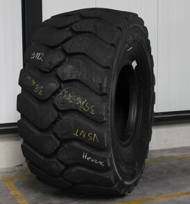 35/65R33 USED BRIDGESTONE VSNT ** L-4 TL 38MM 60% 1 REP SMALL DAMAGE ON THE TREAD 3112