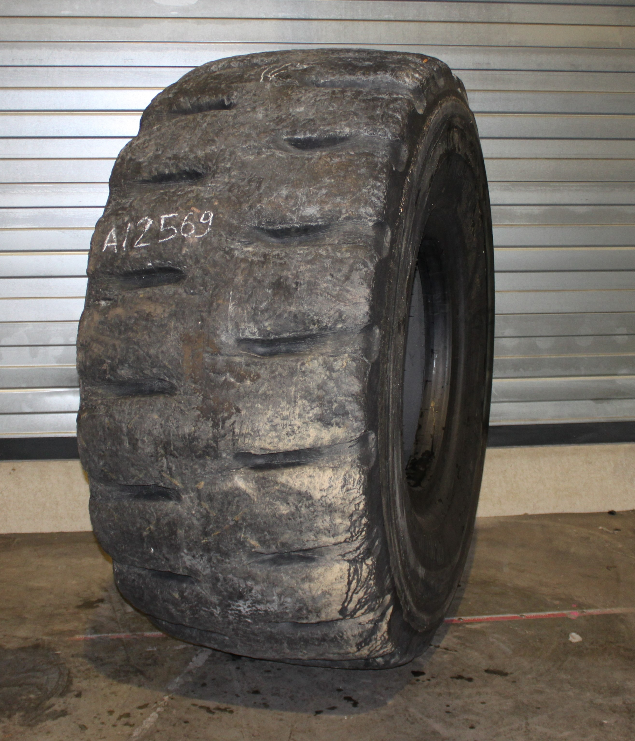 35-65r33-gebraucht-bridgestone-vsdl-l-5-tl-60mm-63-cosm-rep-on-the