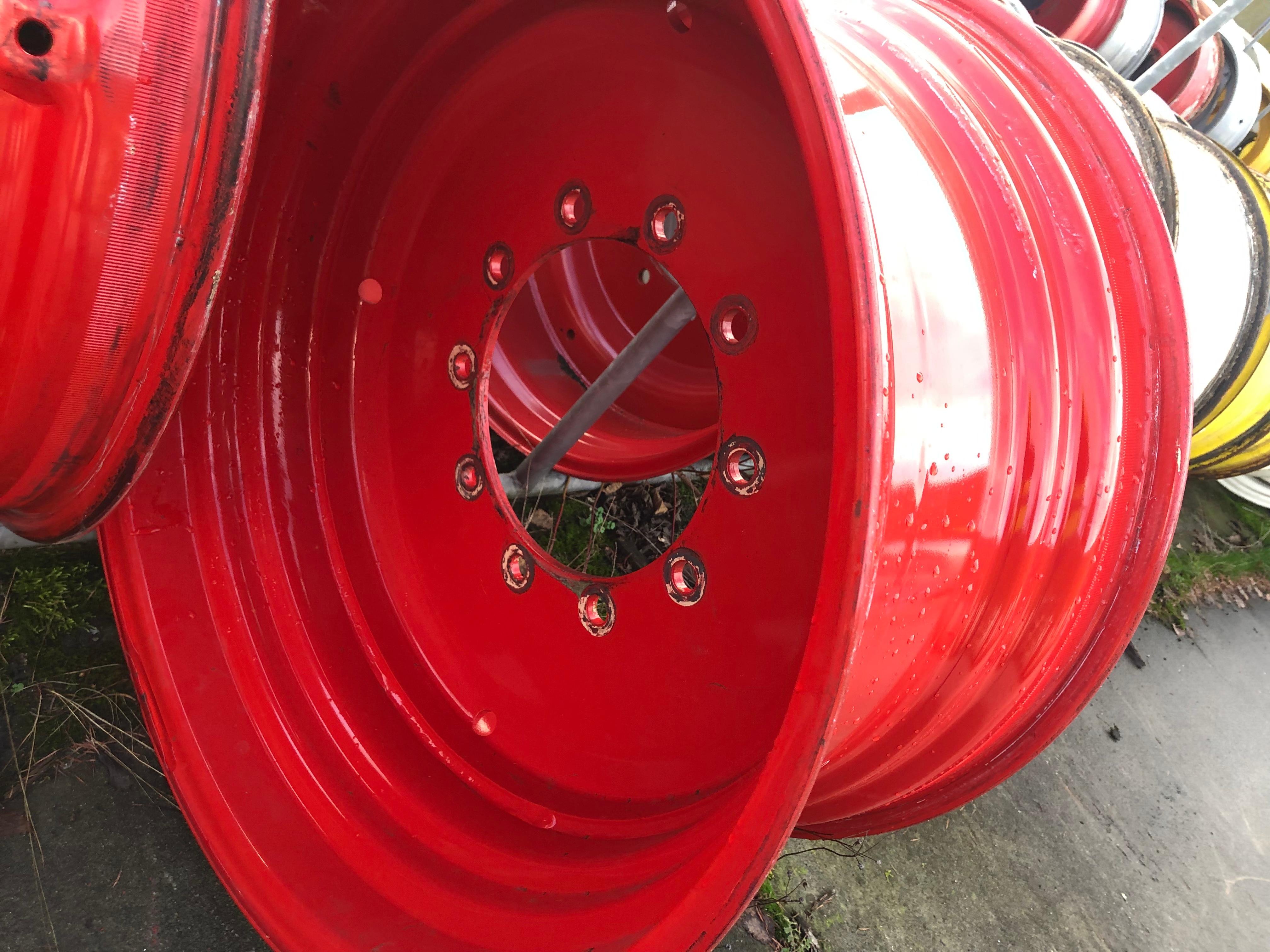 16x30 Rim 16x30 WHEEL USED FENDT RED 281-335-10 Ø24 ET-40 V7738, VAST 1 KANT ...
