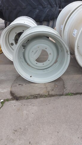 15-28 WHEEL USED VALTRA WHITE 221-275-8 Ø20 ET V7857, VERSTELBAAR 4X2 RING