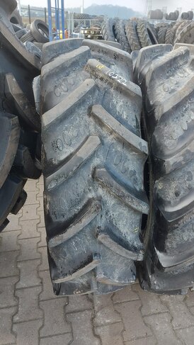 380/85R28 USED BKT AGRIMAX RT-855 133A8/133B TL H18322 82%
