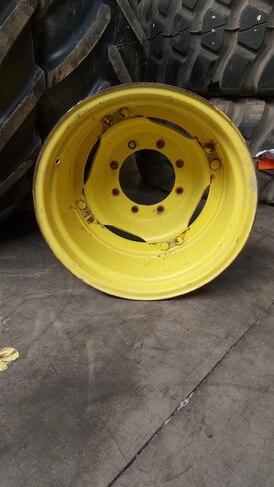 15-24 WHEEL USED JD YELLOW 221-275-8 Ø20 ET V8028 VERSTELBAAR 4X2