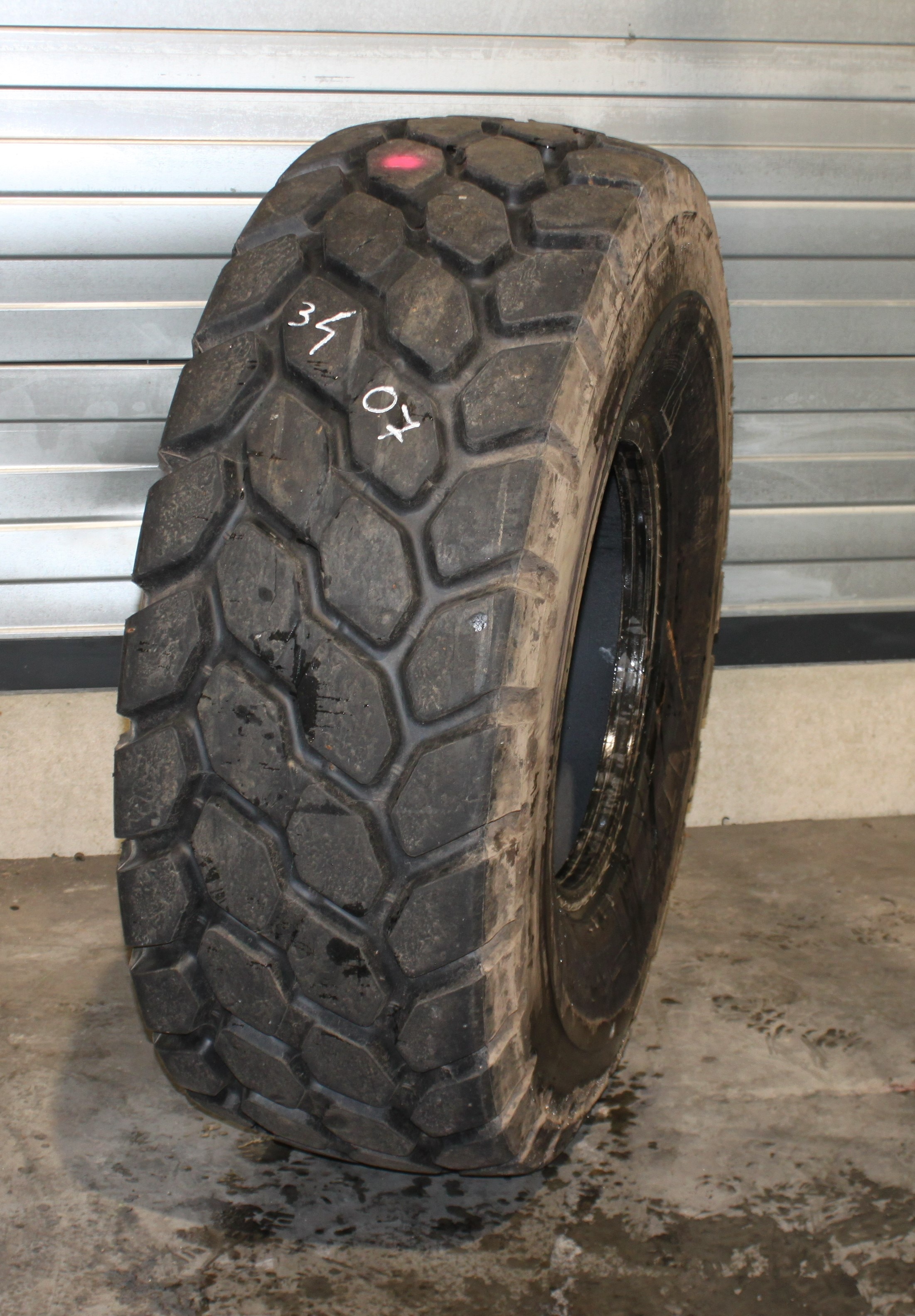 20.5R25 USED BRIDGESTONE VJT * L-3 TL 27MM 81% NO REP 3407 (SOME NAILS ...