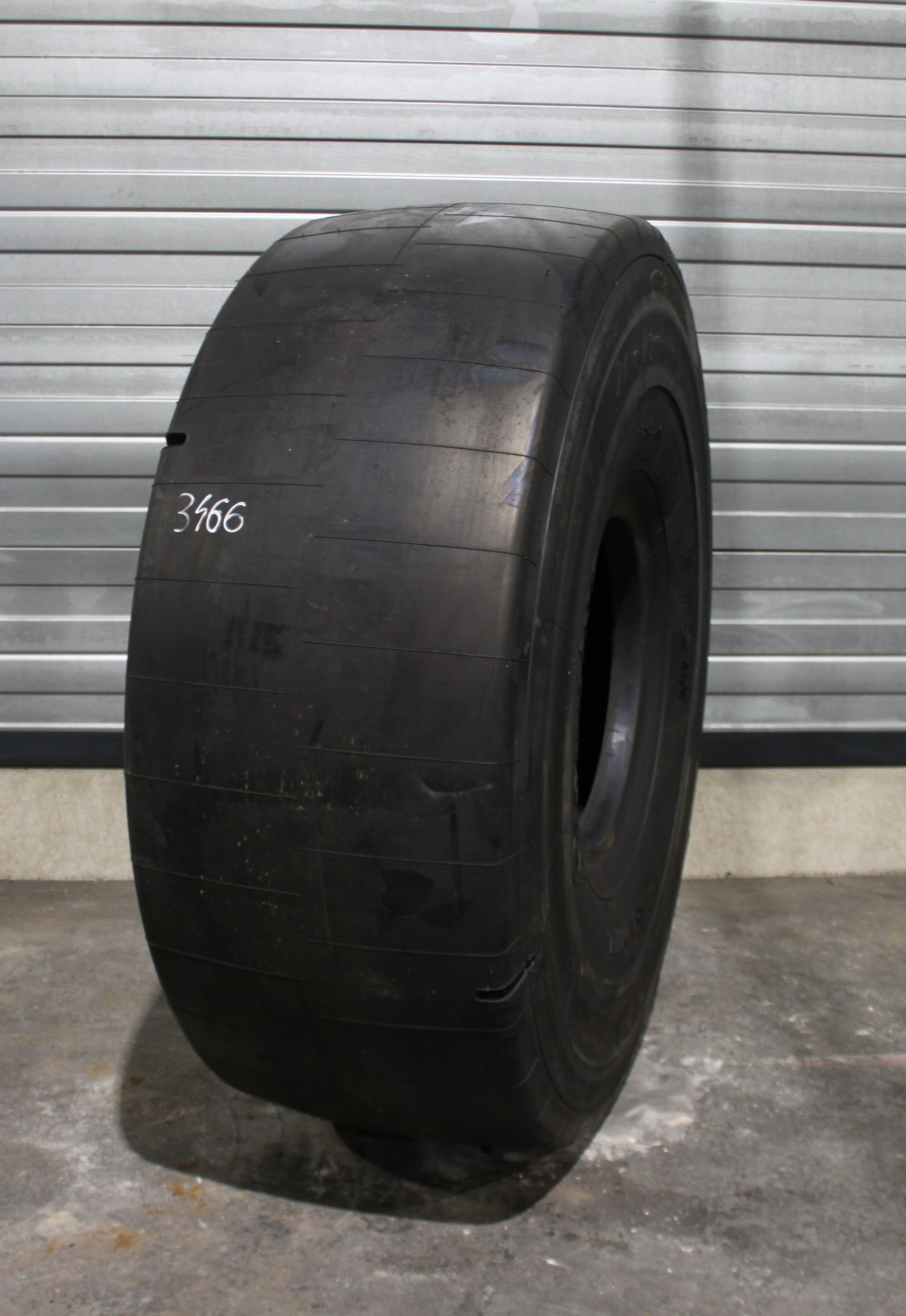 26.5R25 USED TECHKING ETSM ** L-5S TL 88MM 100% NO REP 3466 | Heuver