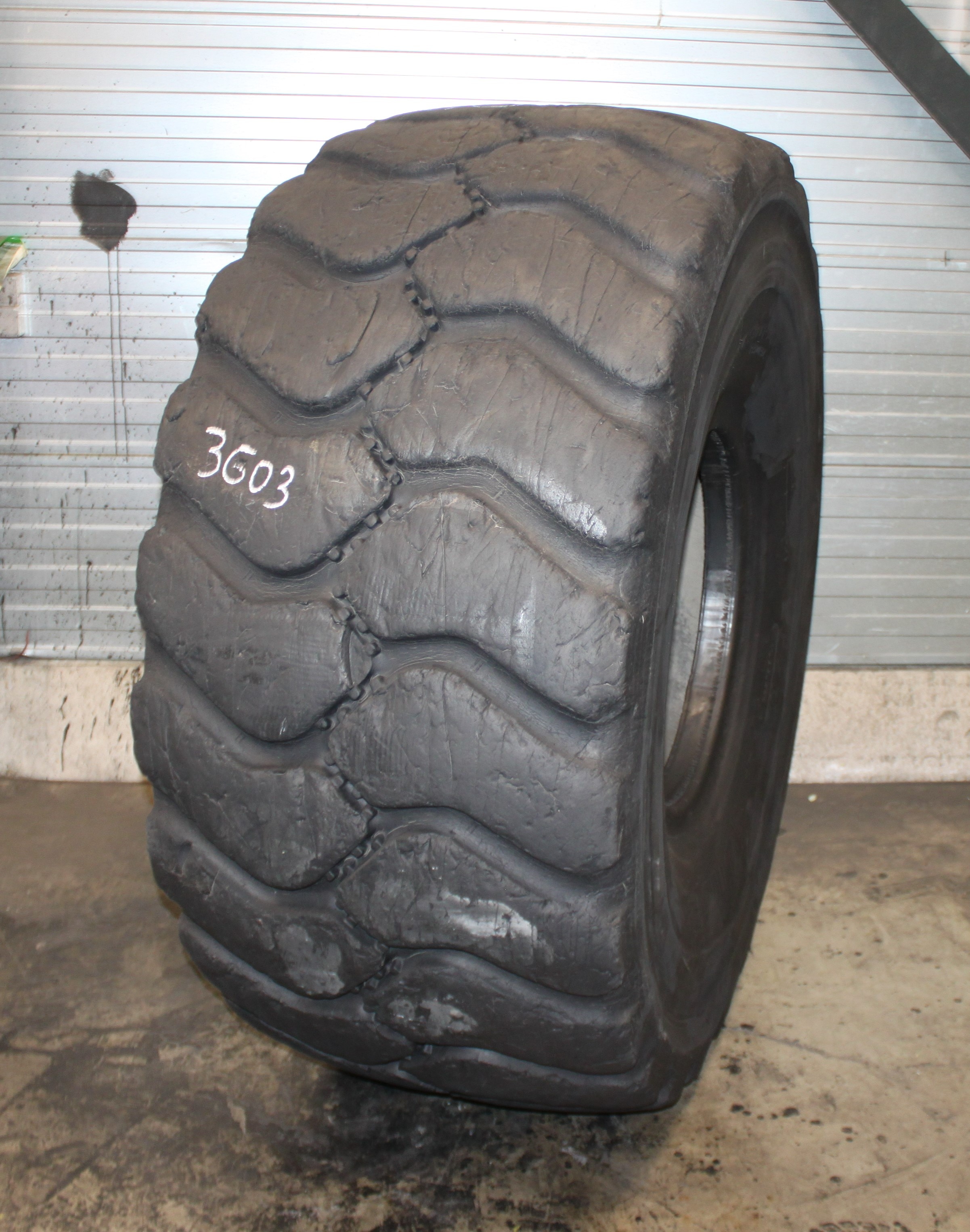 26.5R25 USED BRIDGESTONE VSDT ** L-5 TL 28MM 31% COSM REP 3603 | Heuver