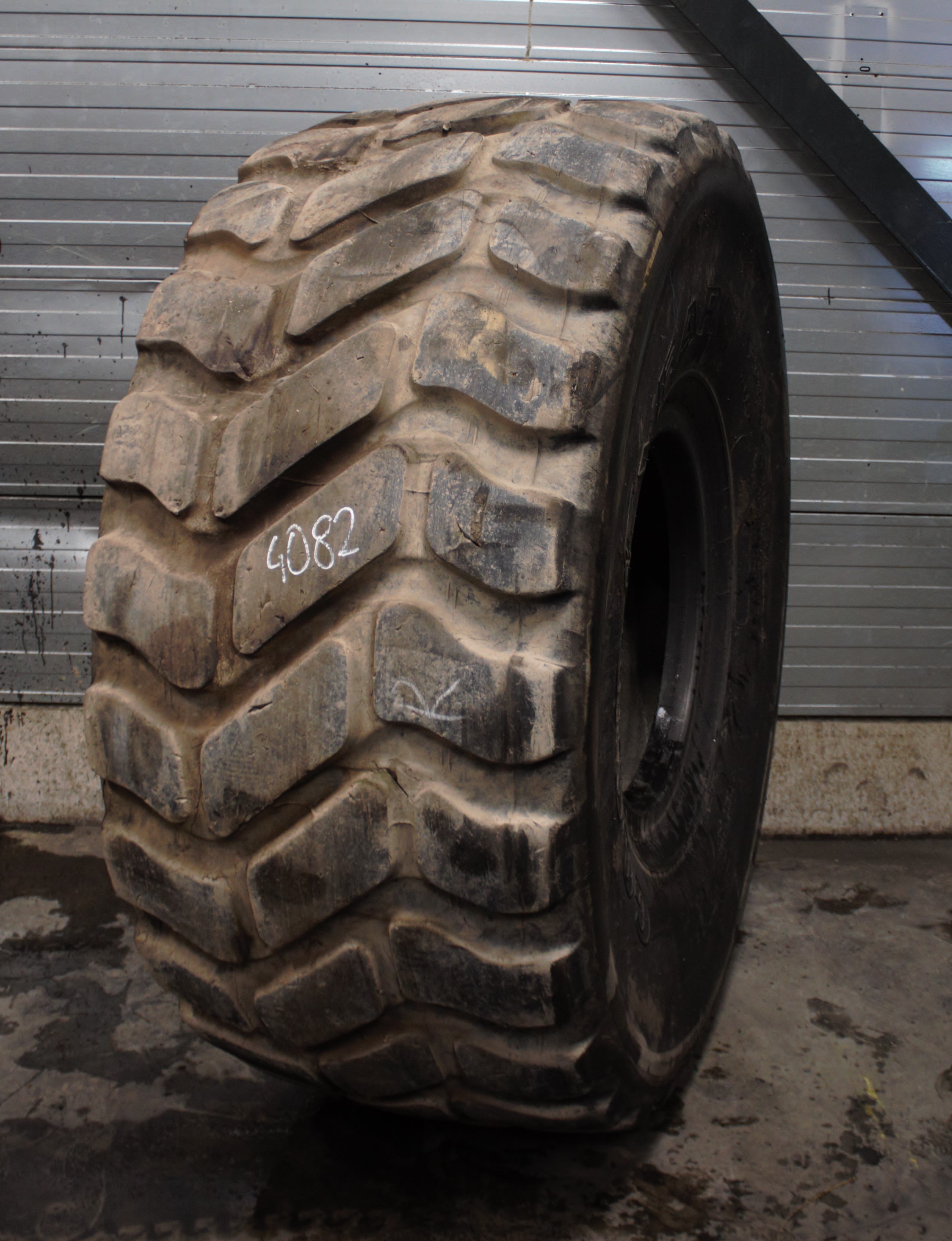 26.5R25 USED GOODYEAR TL-3A+ E-3/L-3 TL 26MM 56% NO REP 4082 | Heuver