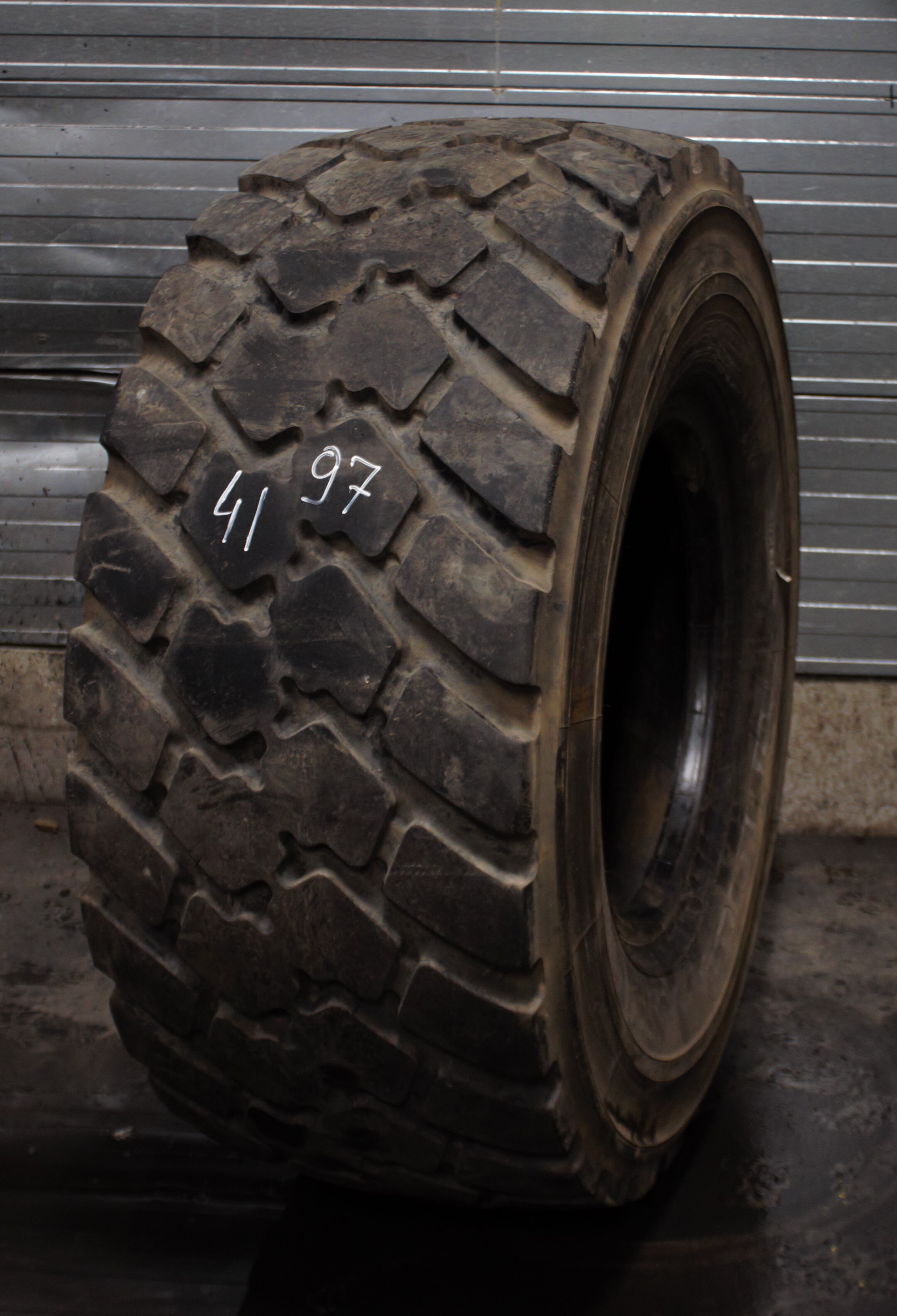 550/65R25 USED MICHELIN XLD * L-3 TL 21MM 65% NO REP 4197 | Heuver