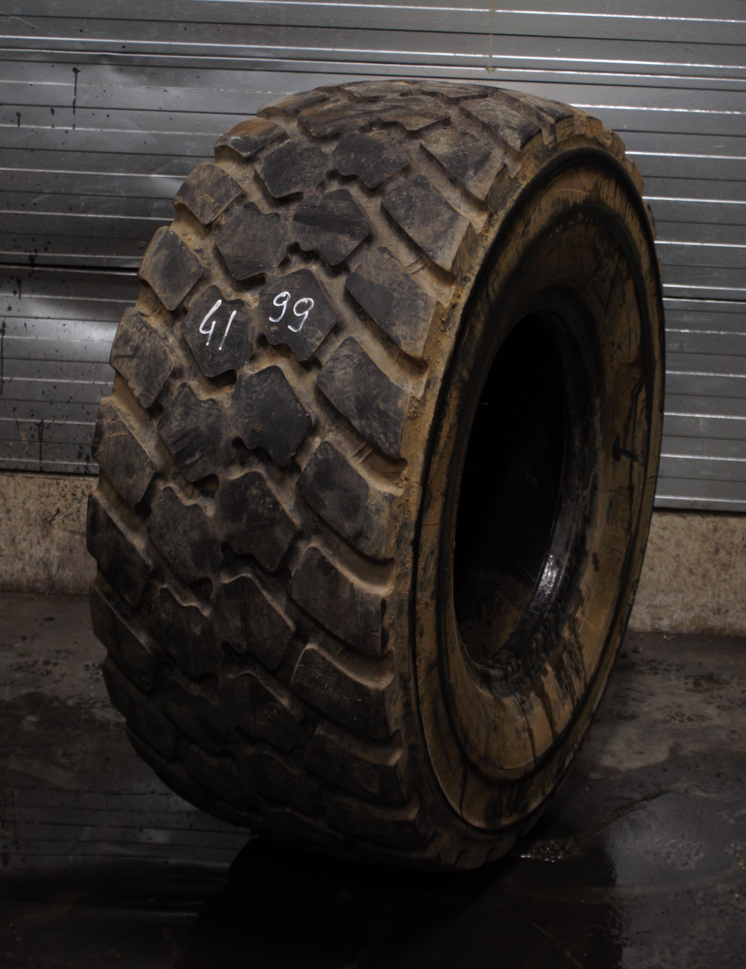 550/65R25 USED MICHELIN XLD * L-3 TL 21MM 65% NO REP 4199 | Heuver