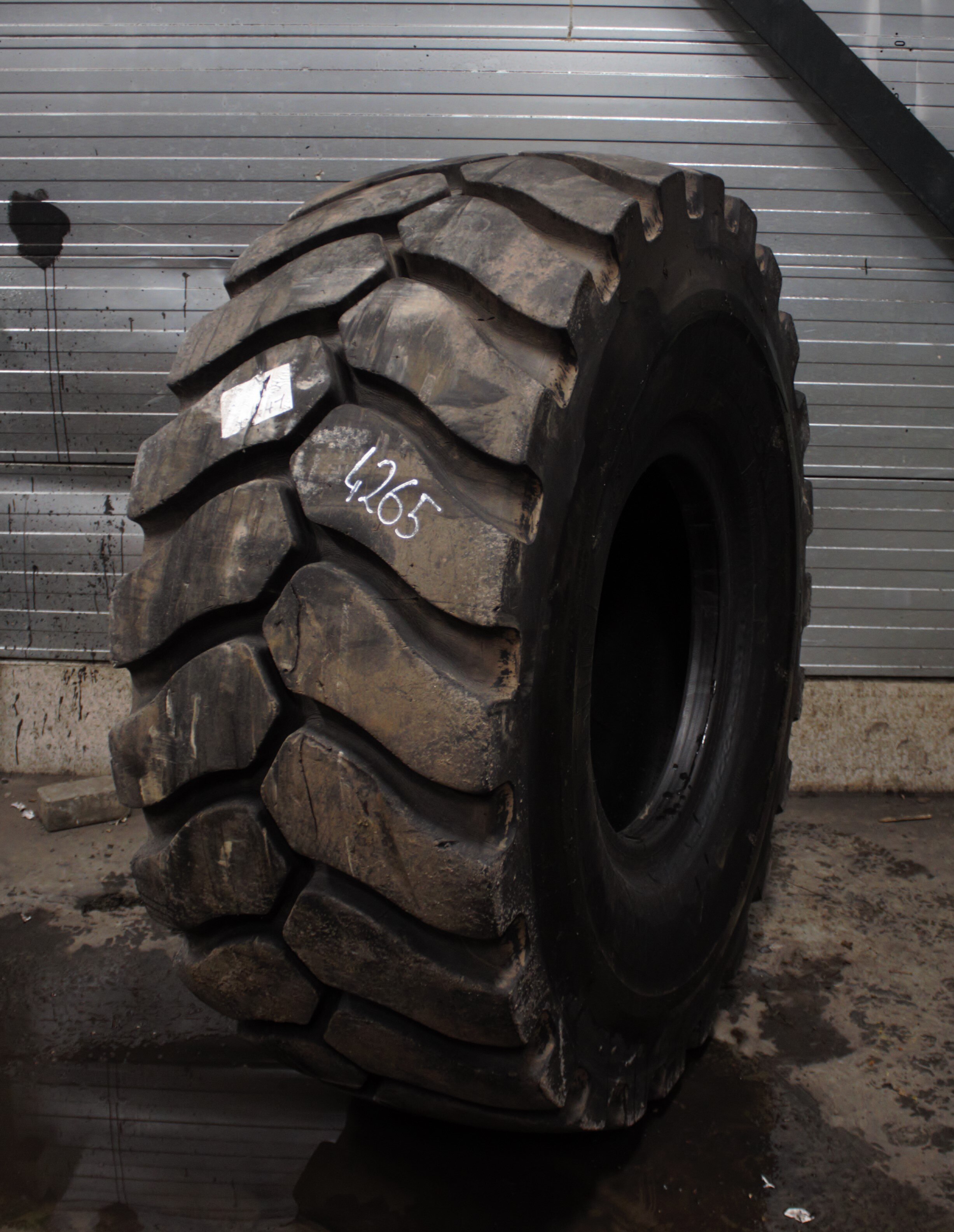 23.5R25 USED MICHELIN XLD D2 A A2 * L-5 TL 42MM 54% COSM REP 4265 | Heuver